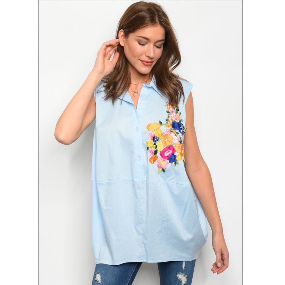 💙Light blue floral embroidered tunic top